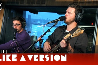 alt-J - ’Breezeblocks’ (live on triple j)