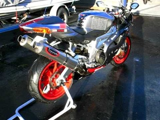 Aprilia RSV R 1000 2004