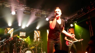 Queen Extravaganza - Fat Bottomed Girls (Hammersmith)