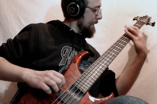 DISKREET - Infernal Throne on bass