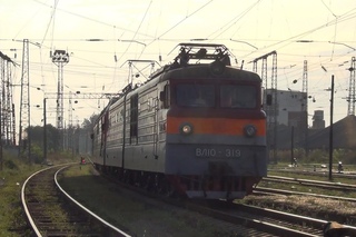 Электровозы ВЛ10-319 и 2ЭС4К-106