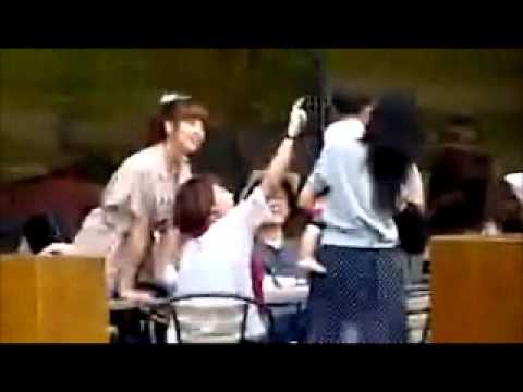 Hyuna playing with a