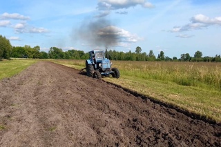 Т-40АМ  Плуг , вспашка 25см. глубина!