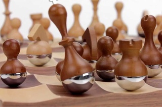 Шахматы-неваляшки Umbra Wobble Chess Set