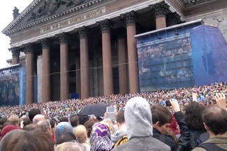 Сводный хор из 4000 человек у стен Исаакиевского собора
