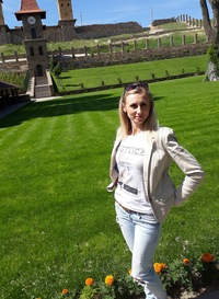 Оля Титова