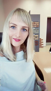 Оля Попова