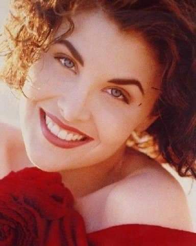 Шерилин Фенн 55 лет! Шерилин Фенн (англ. Sherilyn Fenn) - американская актриса, стала популярной после съёмок в фильме «Слияние двух лун» и телесериале Дэвида Линча «Твин