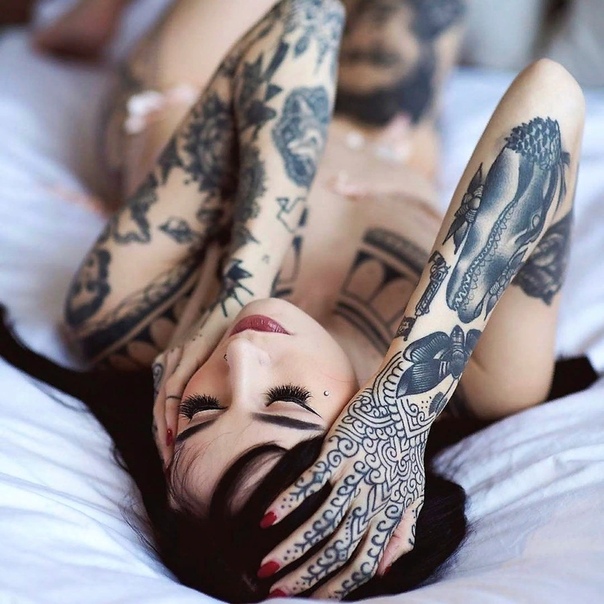 Tattoo retro glamour POV