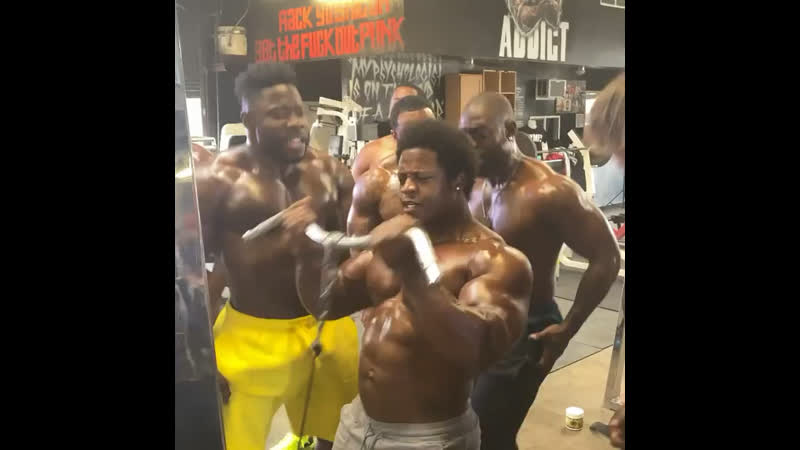 Че хорошо Вот тут вот потные чёрные мальчики потеют чтобы