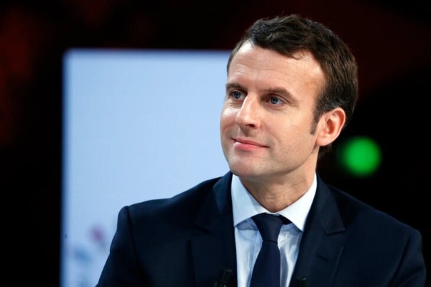 макрон фото бокс. макрон боксирует. эммануэль макрон желтые жилеты. макрон футбол. франция эммануэль макрон.