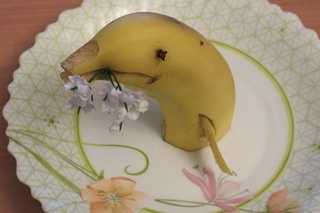 карвинг из банана дельфин