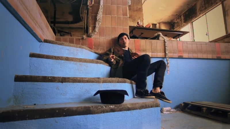 Roger Molls End Light Tunnel (feat. Slik