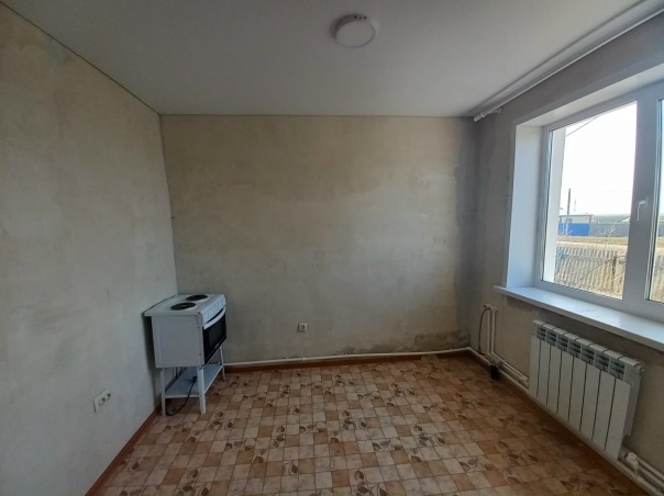 - п. Акбулак, ул. Производственная. Продам квартиру 37...