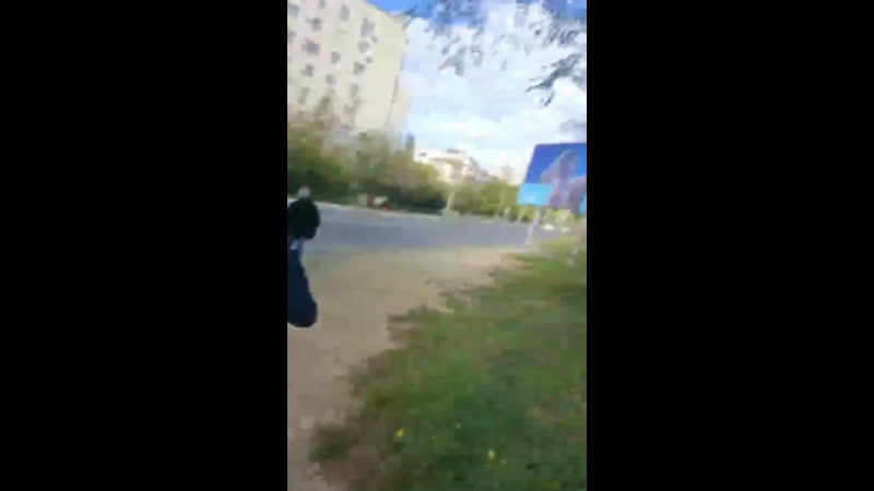 Подростки избивают людей на улицах
