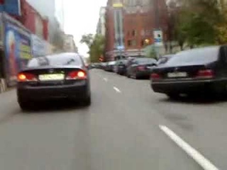 Электровелосипед  едет по Москве