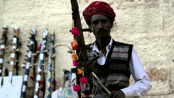 Ravanhatta player in Jaisalmer ( Rajasthan, India)
