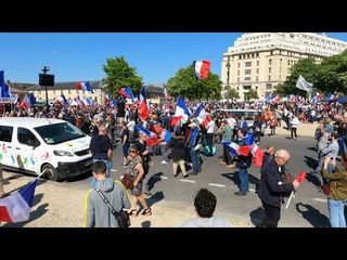 Manifestation anti Macron #MAM Place de Fontenoy à Paris le 16/04/2022 - Vidéo 1